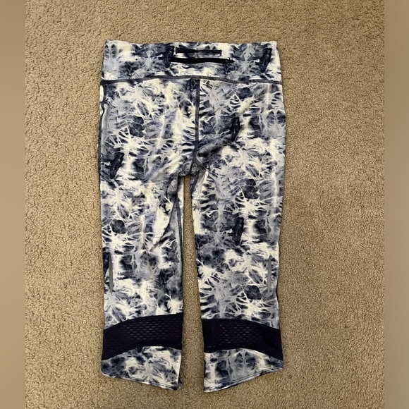 Pants - Under Armour Compression Heat Gear M Capri Leggings